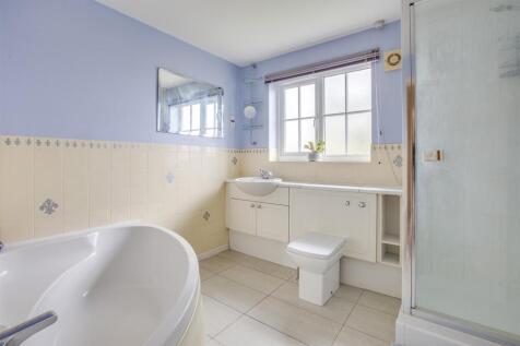 12 The Spinney, HP11 1QE-4.jpg