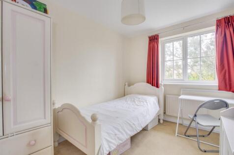 12 The Spinney, HP11 1QE-3.jpg