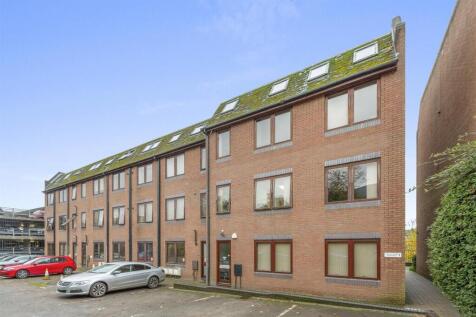 Flat 8, Buckingham Place, Bellfield Rd, HP13 5HW-1