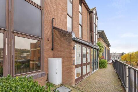 Flat 8, Buckingham Place, Bellfield Rd, HP13 5HW-1