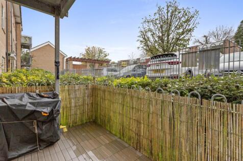 141 St. Hughs Ave, HP13 7UA-11.jpg