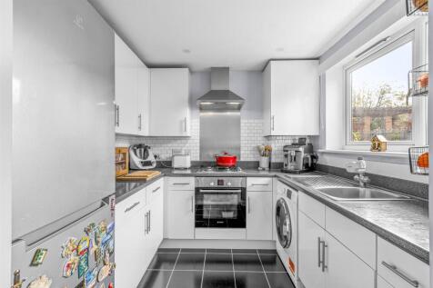 141 St. Hughs Ave, HP13 7UA-7.jpg