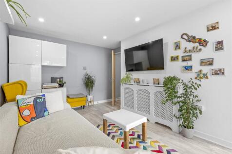 141 St. Hughs Ave, HP13 7UA-5.jpg