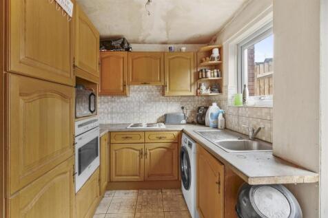 8 Glenister Road, HP12 4RD-6.jpg