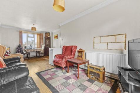 8 Glenister Road, HP12 4RD-9.jpg