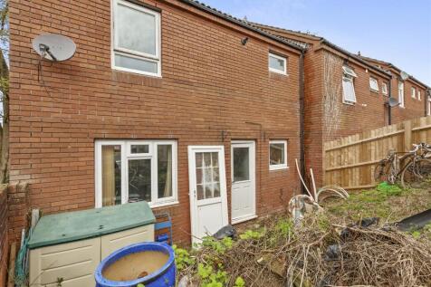 8 Glenister Road, HP12 4RD-10.jpg