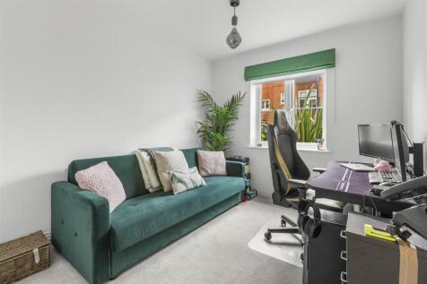 Flat 39 Aspen Rd, HP10 9FA-4.jpg