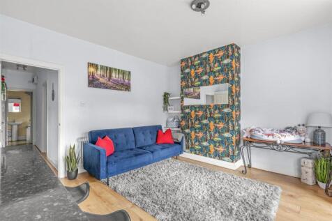 Flat 5, 123 London Rd, HP11 1BT-8.jpg