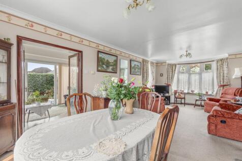 84 Totteridge Lane, HP13 7PZ-9.jpg