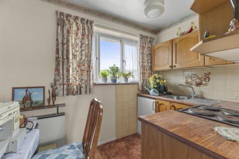 84 Totteridge Lane, HP13 7PZ-5.jpg