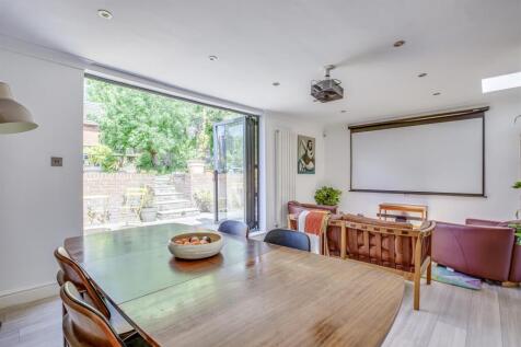 51 London Road, HP11 1BN-12.jpg