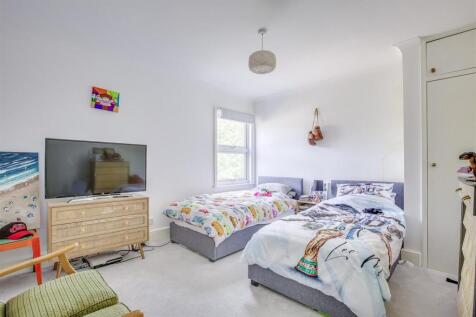 51 London Road, HP11 1BN-6.jpg