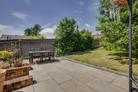 51 London Road, HP11 1BN-16.jpg