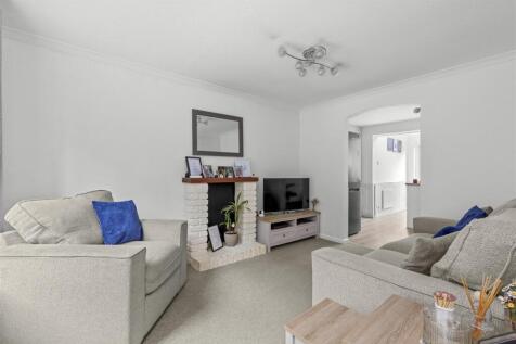 17 Portway Drive, HP12 4AU-6.jpg