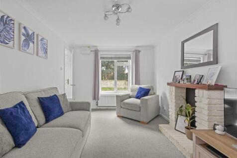 17 Portway Drive, HP12 4AU-7.jpg