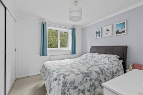 17 Portway Drive, HP12 4AU-3.jpg