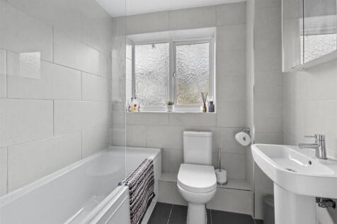 17 Portway Drive, HP12 4AU-5.jpg