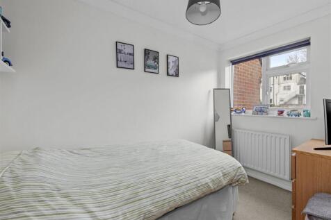 17 Portway Drive, HP12 4AU-4.jpg