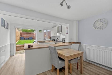 17 Portway Drive, HP12 4AU-8.jpg