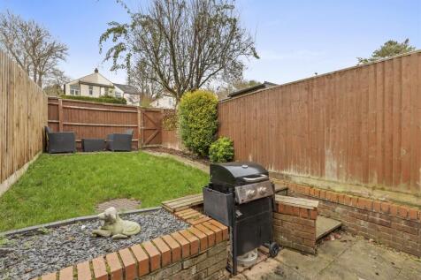 17 Portway Drive, HP12 4AU-12.jpg