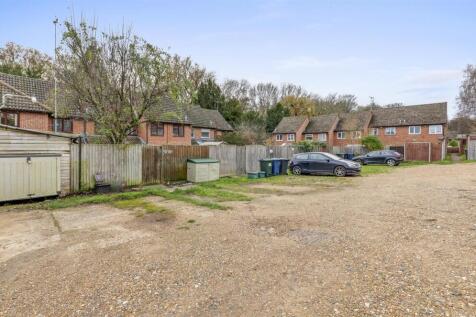 17 Portway Drive, HP12 4AU-14.jpg