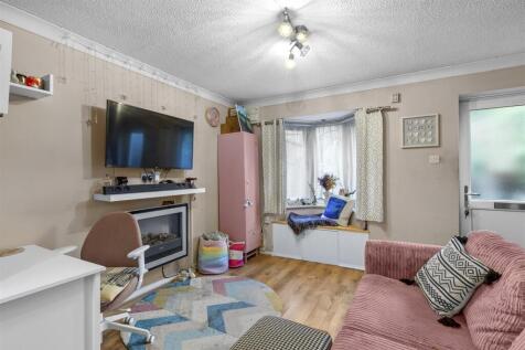 46 Lawsone Rise, HP13 5NS-7.jpg