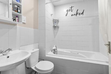 46 Lawsone Rise, HP13 5NS-4.jpg