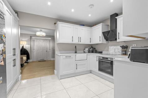 40 Rosebery Ave, HP13 7AL-7.jpg