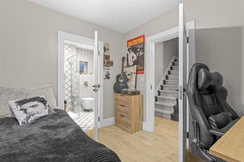 40 Rosebery Ave, HP13 7AL-9.jpg