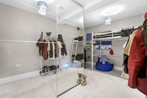 40 Rosebery Ave, HP13 7AL-10.jpg