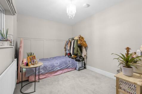 40 Rosebery Ave, HP13 7AL-13.jpg