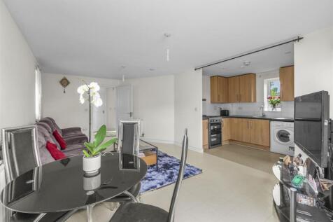 1 Terriers End, HP13 7DB-8.jpg