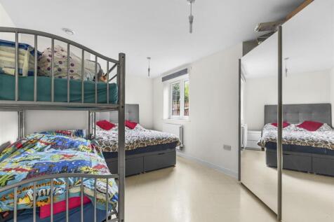 1 Terriers End, HP13 7DB-3.jpg