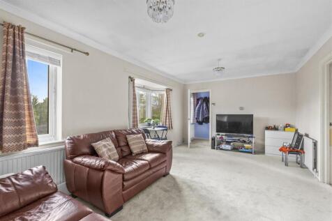 141d Totteridge Rd, HP13 6HR-7.jpg