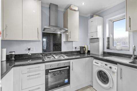 141d Totteridge Rd, HP13 6HR-8.jpg