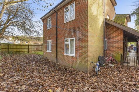 141d Totteridge Rd, HP13 6HR-9.jpg