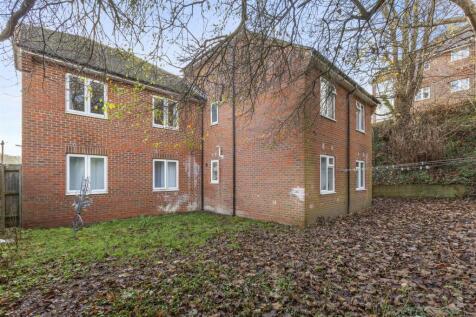 141d Totteridge Rd, HP13 6HR-10.jpg