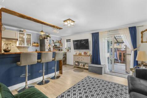 20 Davies Court, Carrington Rd, HP12 3JF-7.jpg