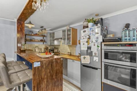 20 Davies Court, Carrington Rd, HP12 3JF-5.jpg