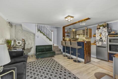 20 Davies Court, Carrington Rd, HP12 3JF-4.jpg