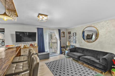 20 Davies Court, Carrington Rd, HP12 3JF-8.jpg