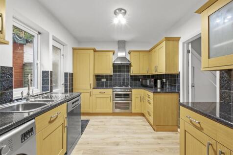 99 Hawthorne Rd, HP13 7ES-8.jpg