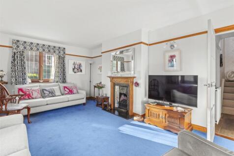 15 Pretoria Rd, HP13 6QW-12.jpg