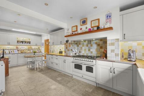 15 Pretoria Rd, HP13 6QW-16.jpg