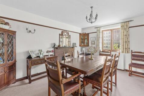 15 Pretoria Rd, HP13 6QW-7.jpg