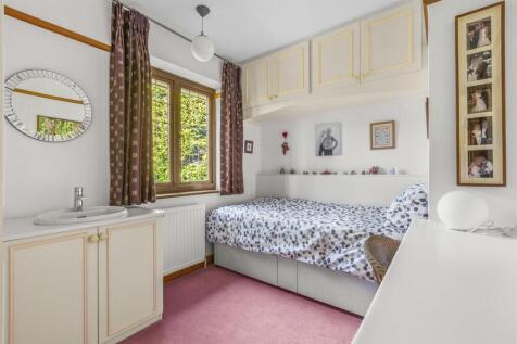 15 Pretoria Rd, HP13 6QW-1.jpg