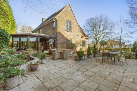 15 Pretoria Rd, HP13 6QW-19.jpg