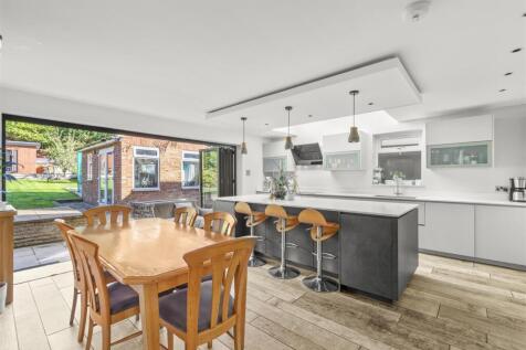 Regis, Valley Road, HP14 4LW-13.jpg