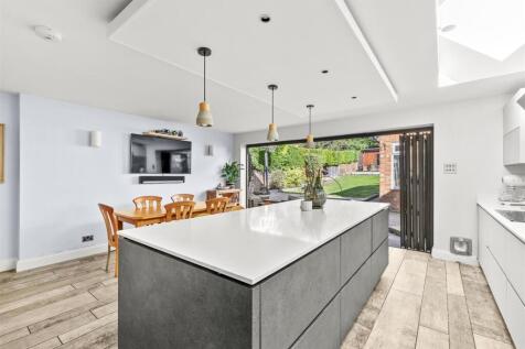 Regis, Valley Road, HP14 4LW-15.jpg