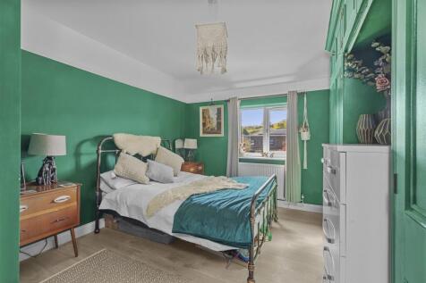 Regis, Valley Road, HP14 4LW-1.jpg